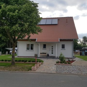 Idyllisches Einfamilienhaus auf 700 m² großem Grundstück mit Carport, Pool und mit Blick ins Grüne, 18236 Kröpelin / Detershagen, Einfamilienhaus
